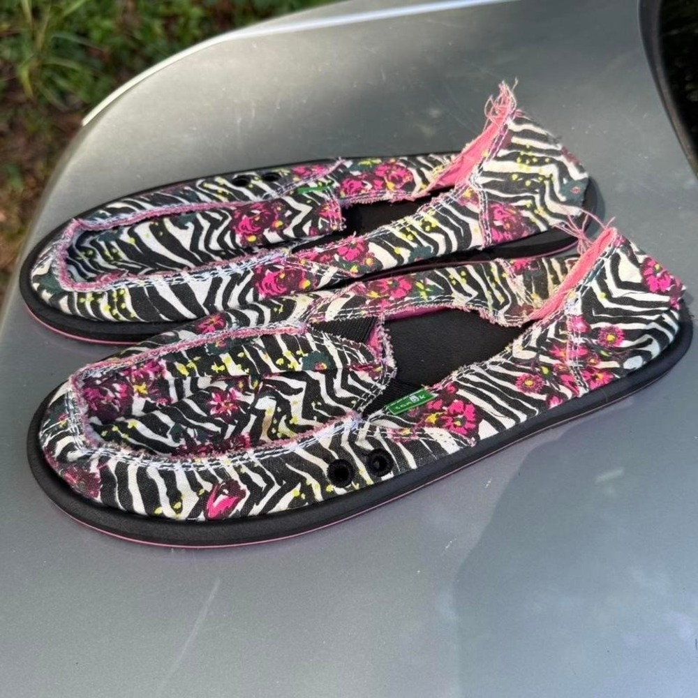 Sanuk Black and pink zebra print canvas slip-on shoes with pink trim